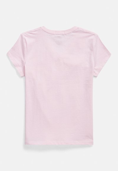 Ροζ κοντομάνικη βαμβακερή μπλούζα με στρογγυλή λαιμόκοψη, λεία υφή και χωρίς ορατά σχέδια ή μοτίβα στην πλάτη.