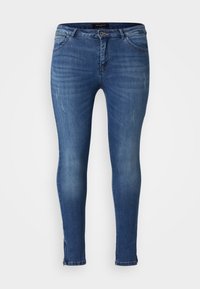 Skinny jeans i medelblå denim, med en medelhög midja, subtil blekning och standardfickor. Hållbart material med en lätt stretch.