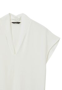 Blusa bianca a maniche corte con scollo a V e dettaglio del colletto arricciato, con etichetta del marchio "Calliope" all'interno del colletto.