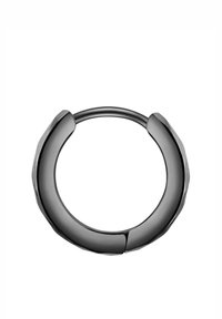 Apļa gredzens ar matētu melnu apdari, gludu, noapaļotu iekšējo malu un struktūru ārējai virsmai.