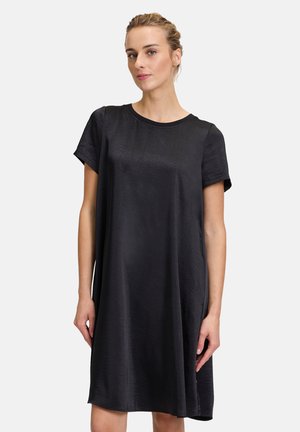 Schwarzes Kurzarmkleid aus weichem, glattem Stoff. Es hat eine lockere Passform, einen runden Ausschnitt und dezente seitliche Schlitze.