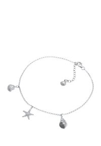 Brăţară pentru gleznă din argint cu un lanţ delicat, având trei pandantive: o stea de mare, o scoică și un melc spiralat, toate din metal lustruit.