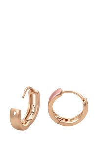 Roser guld hoops øreringe med et glat, buet design, en poleret finish og subtile accentdetaljer på den ene ørering.