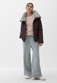 QS MIT ABNEHMBAREM FELLKRAGEN - Winterjacke - purple