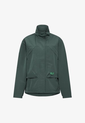 Veste légère verte avec col montant, motif à carreaux, poches zippées et logo en accent. Caractérisée par une coupe décontractée et une texture lisse.