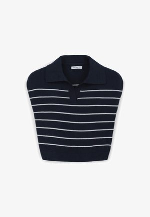 Polo en tricot bleu marine avec des rayures horizontales blanches, col et ourlet côtelés. Présente une patte de boutonnage à trois boutons au niveau du cou.