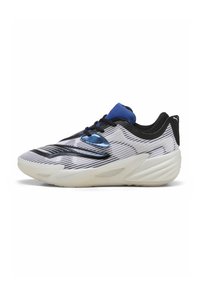 Chaussure de sport noir et blanc avec une tige en maille, accents bleus, semelle texturée et détails synthétiques. Elle possède des lacets et un design profil bas.