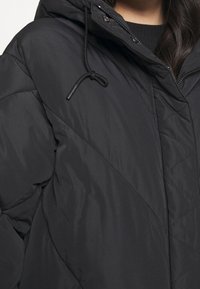 Monki Abrigo de invierno - black