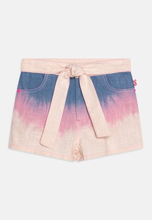 Børneshorts med blå, pink og cremefarvet gradient, forlommer og et bundet cremefarvet stofbælte i taljen.