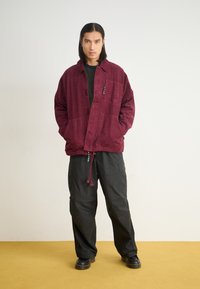 adidas Originals CHORE COAT - Tunn jacka - shadow red
