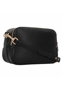 Borsa a tracolla in pelle nera con finitura texturizzata, hardware dorato, chiusura con zip e tracolla regolabile per un utilizzo versatile.