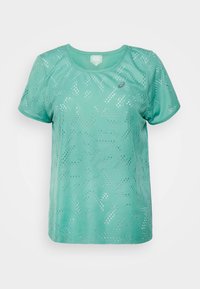 Miętowa koszulka sportowa z krótkim rękawem, z perforowanym wzorem i odblaskowym logo z przodu po lewej stronie. Miękki, teksturowany materiał.