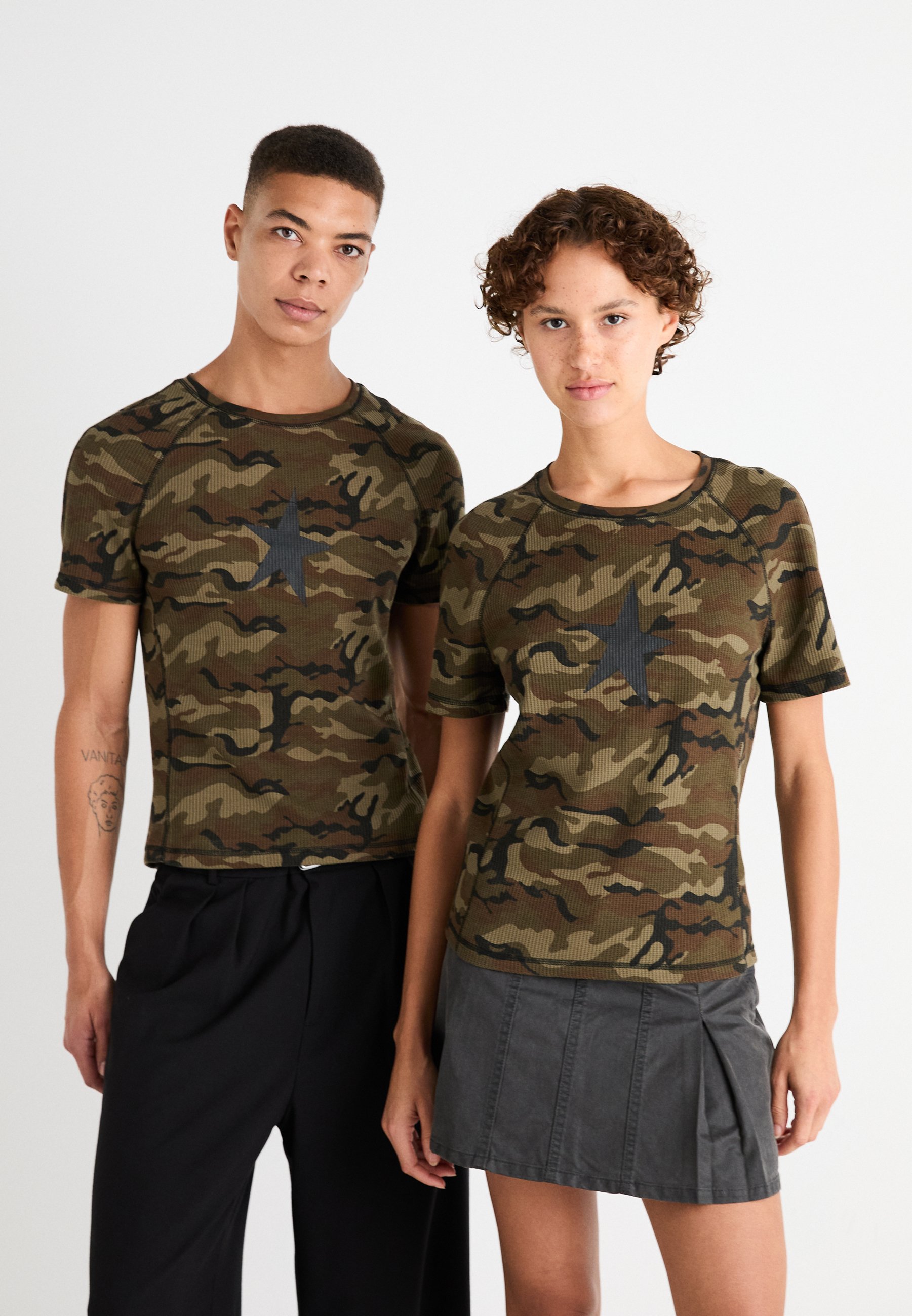 Jaded London CAMO STARSTRUCK TEE UNISEX - Print T-shirt