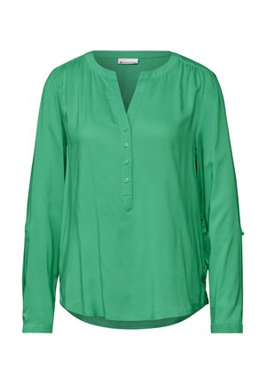 Zelená blůza s dlouhým rukávem vyrobená z lehkého materiálu, s výstřihem do V, knoflíkovou légou a volným střihem s nařasenými detaily na ramenou.