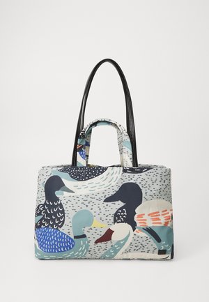 Sac cabas rectangulaire avec doubles anses, comportant un motif de canard coloré en bleu, noir, blanc et orange sur fond gris.
