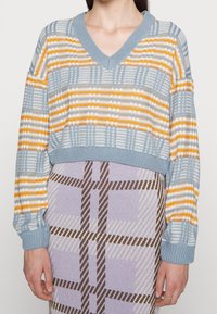 Noisy May Sweter