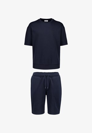 Marineblaues kurzärmeliges T-Shirt mit passenden marineblauen Shorts mit Kordelzug, beide aus weichem, legerem Stoff gefertigt.