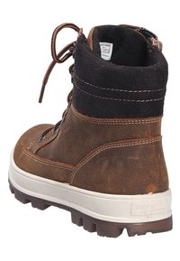 Bottines de randonnée en cuir marron et textile noir avec un col rembourré, des coutures renforcées et une semelle en caoutchouc texturée. Design à lacets avec une fermeture éclair.