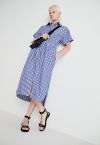 GAP CUTOUT MIDI SHIRTDRESS - Kreklkleita - blue