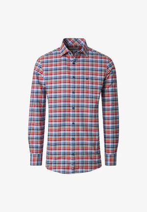 Męska koszula na długi rękaw na guziki z czerwono-niebiesko-białym wzorem w kratę i klasycznym kołnierzem.