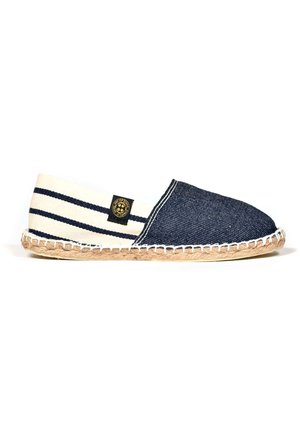 Bottines en tissu marine avec un dessus en toile rayée, semelle en jute et couture décorative. Présente une forme arrondie et une étiquette de logo.