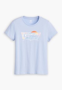 Jasnoniebieska koszulka z krótkim rękawem z grafiką fali oceanicznej i słońca za logo "Levi's" na piersi.