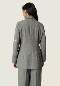 Soaked in Luxury Korte frakker - grey melange suiting