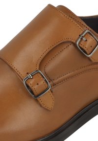 Baldessarini SAMUEL CALF - Mocasines elegantes - cognac