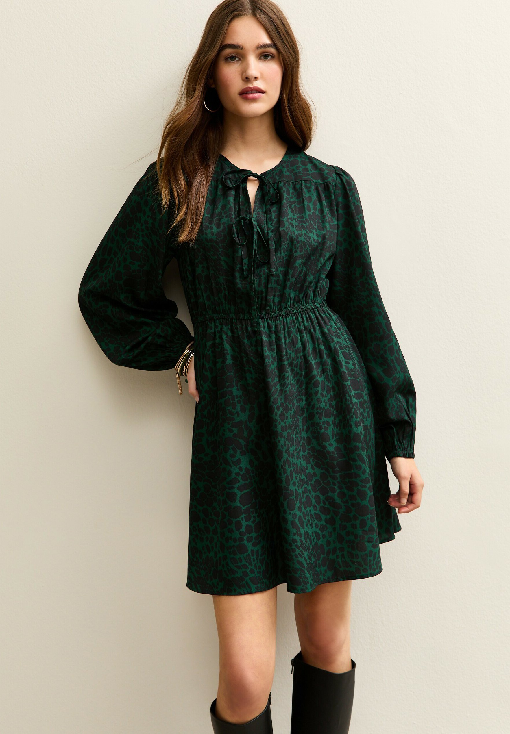 New Look ANIMAL PRINT CREPE TIE FRONT MINI SMOCK - Day dress - green  pattern/mottled green - Zalando