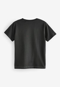 T-shirt nera a maniche corte, realizzata in cotone, con collo rotondo e orlo con cuciture a contrasto. Il design è semplice e privo di decorazioni.