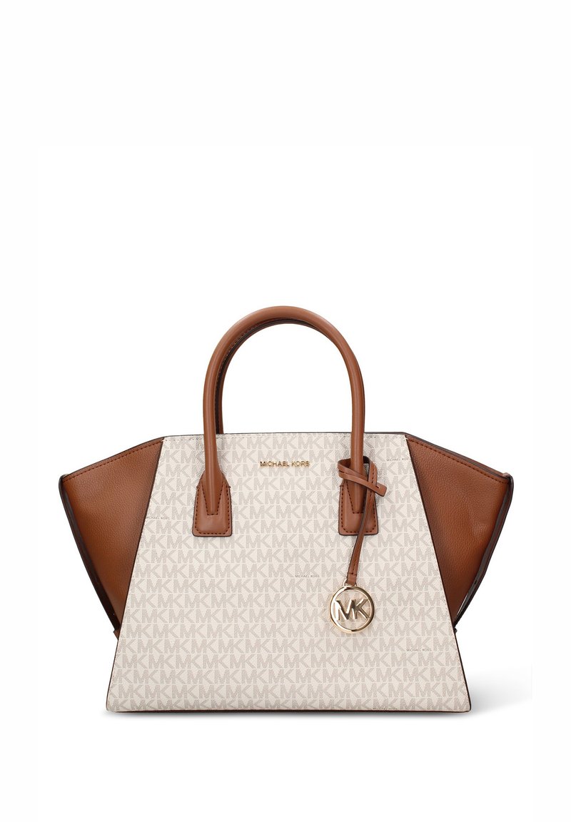 Sac à main Michael Kors avec un motif monogramme crème et marron clair, des accents en cuir marron, deux poignées supérieures et un pendentif logo doré.