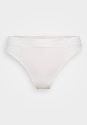 Fehér tangabugyi, sima textúrával, csipke oldalpanellel és "Polo Ralph Lauren" felirattal díszített rugalmas derekú pánttal.