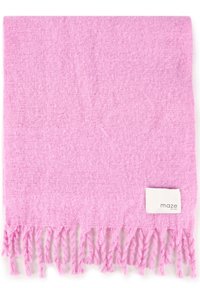 Zachtroze geweven sjaal met franjes aan de randen en een wit stoffen label met de tekst "maze EST 2003" in een van de hoeken.