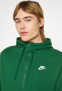 Nike Sportswear M CLUB HOODIE FZ BB - Camisola com fecho - gorge green/white