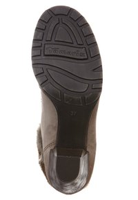 Suola di stivale in suede marrone con gomma testurizzata, caratterizzata da scanalature per la trazione, logo in rilievo e taglia '37' visibile sul tallone.