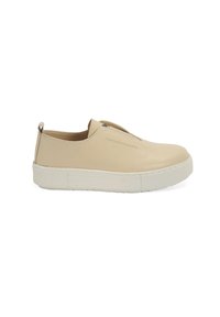 Beige instapschoenen van gestructureerd leer met elastische zijkleppen en een dikke witte rubberen zool. Minimalistisch ontwerp zonder zichtbare veters.