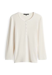 Crème kleurige geribbelde lange mouwen Henley shirt met vijf knopen en een ronde halslijn, weergegeven op een witte achtergrond.