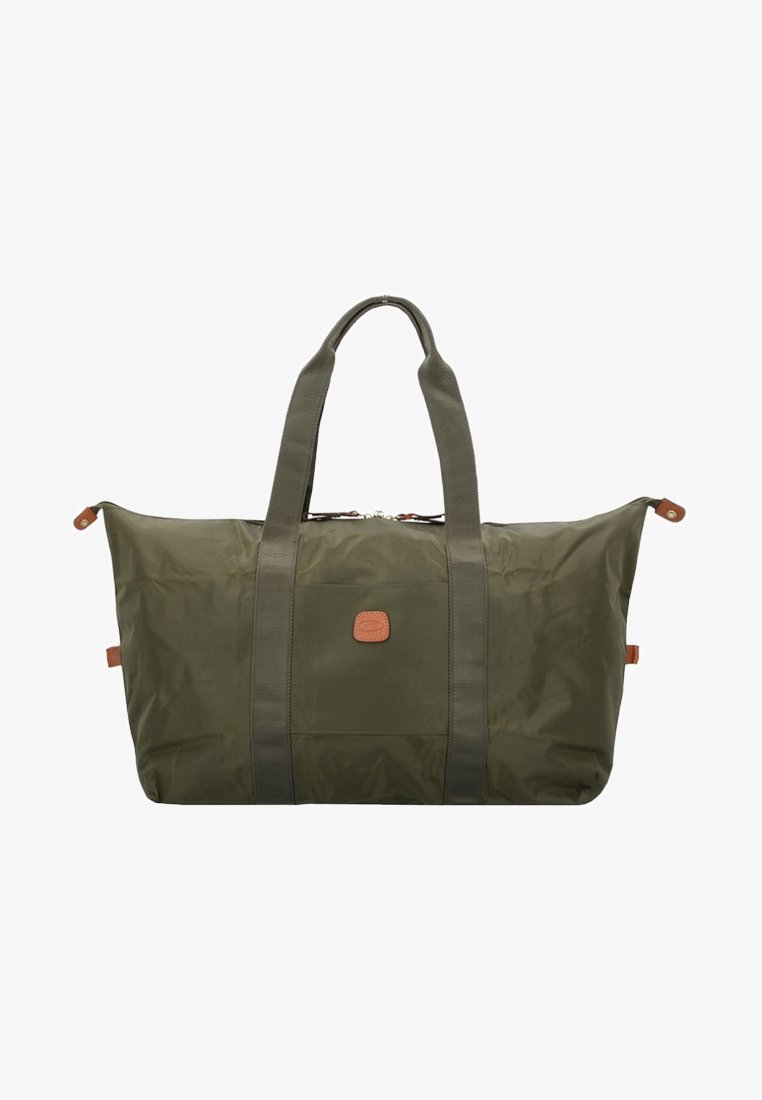 Borsa a duffel verde oliva realizzata in nylon, con due manici in tessuto, una patch in pelle e una chiusura superiore con zip.