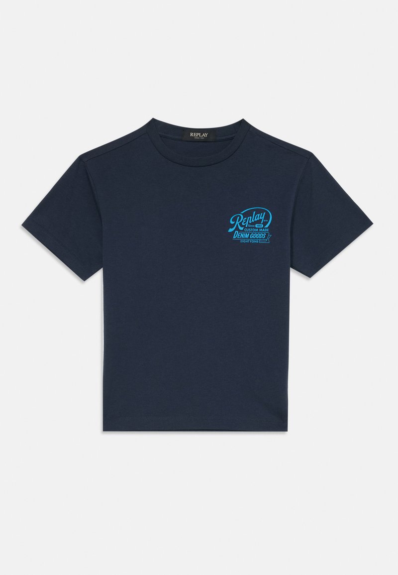 Mørkeblå bomulds T-shirt med rund hals, korte ærmer og et turkist grafik med "Replay" og "Denim Goods" trykt på fronten.