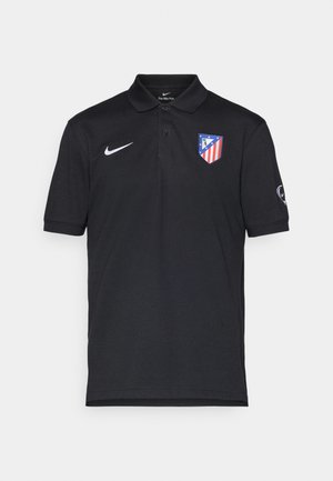 Fekete pólóing, pamutból készült, három gombos nyakkal, Nike logóval a mellen és Atlético Madrid címerrel, piros és kék részletekkel.