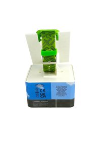 Bracelet de montre en silicone vert avec motif pixel, boucle en acier inoxydable, présenté sur un support blanc. L'emballage présente des couleurs bleue et noire avec des étiquettes d'avertissement.