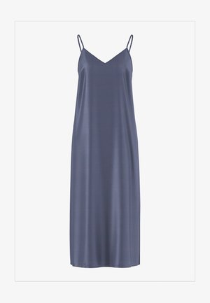 Długa, bezrękawnikowa sukienka z szarego, satynowego materiału o cienkich ramiączkach i dekolcie w kształcie litery V, prezentowana na białym tle.