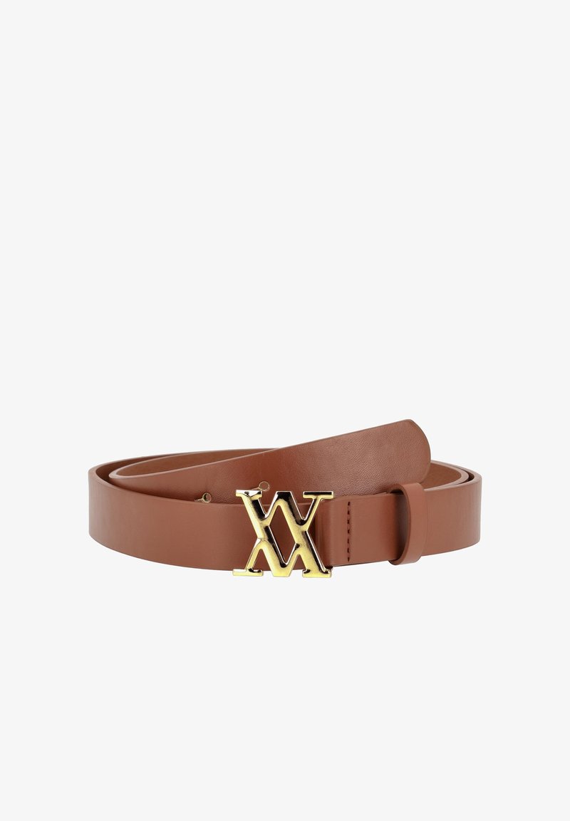 Brun läderbälte med en slank design som har en guldmetall dubbel 'X' spänne. Slät yta, justerbar längd och minimala sömnadsdetaljer.
