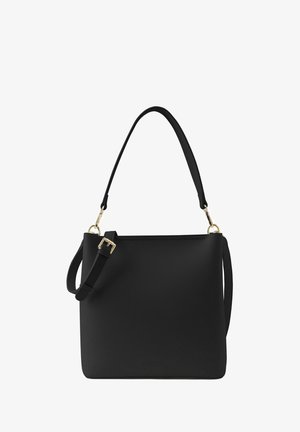 Sac à main en cuir noir à la forme structurée, avec une poignée supérieure et une sangle ajustable. Il est équipé de ferrures dorées et présente une finition mate lisse.