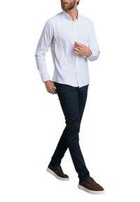 BENSON & CHERRY CHEMISE - Chemise classique - blanche