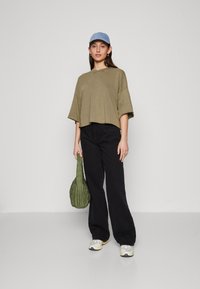 ONLY Tall ONLLUCY LIFE OVERSIZE TEE - Topper langermet - kalamata