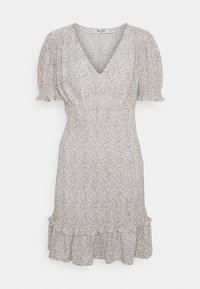 Vestido com padrão floral em cores claras, apresentando decote em V, mangas curtas bufantes e barra com volantes. Feito de um tecido macio e texturizado.