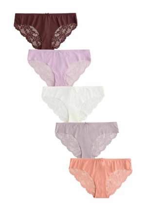 Set van vijf damesonderbroeken in verschillende kleuren: bordeaux, lichtroze, wit, lavendel en perzik, met kantaccenten op de randen.