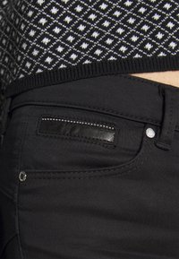 Thumbnail Image 5