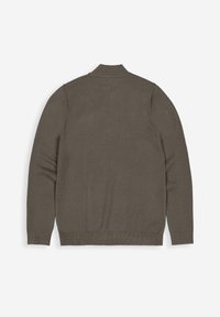 Brauner gestrickter Pullover mit einem gerippten Kragen und Bündchen. Die Textur ist glatt und die Passform figurbetont, mit einem schlichten Design.